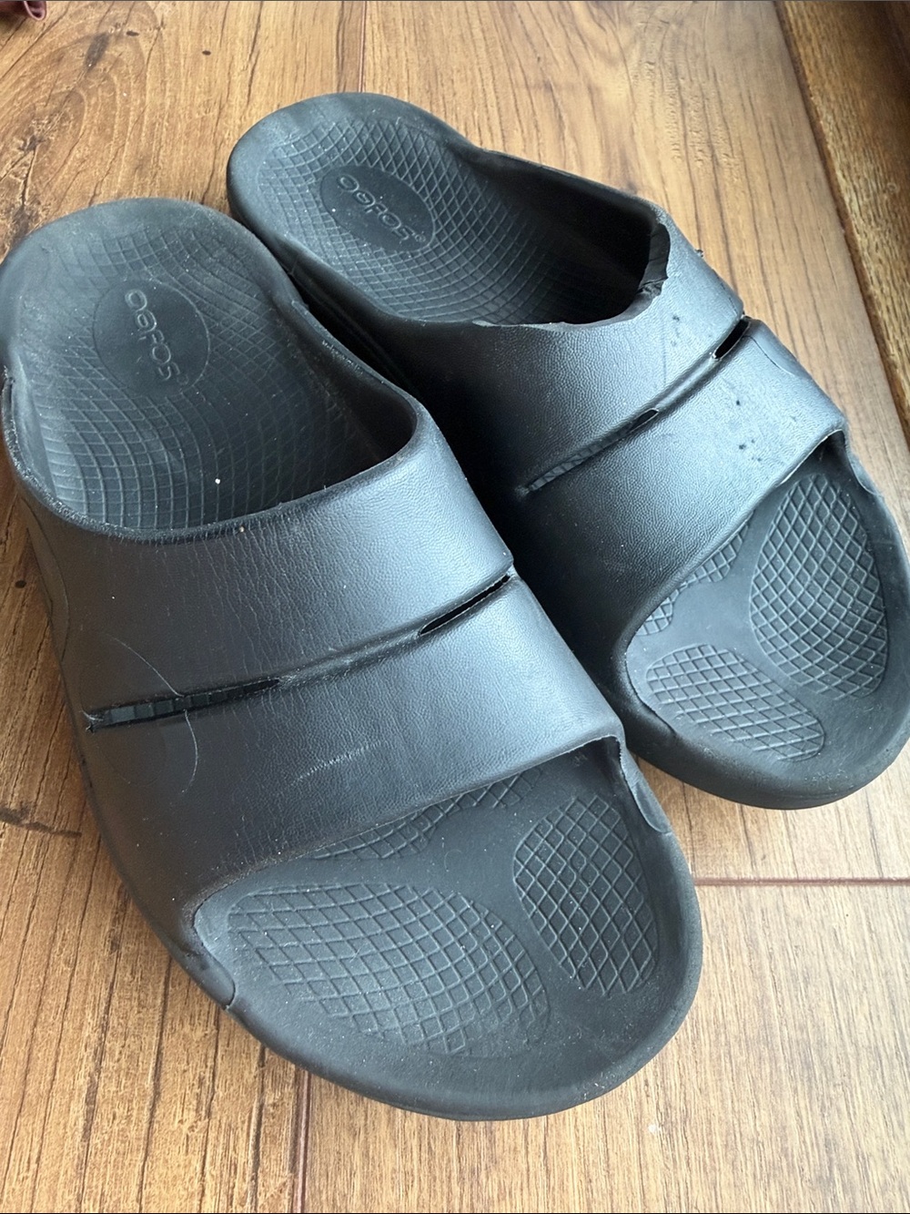 OOFOS Black Recovery Slide Sandals